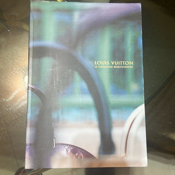 Catalog LV . Le catalogue. LOUIS VUITTON